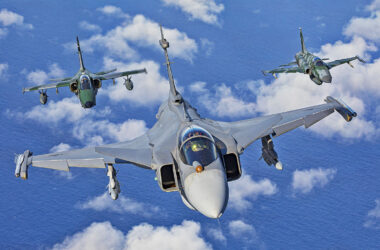 Caça Gripen e ao fundo um A-1 e um F-5 (FAB)