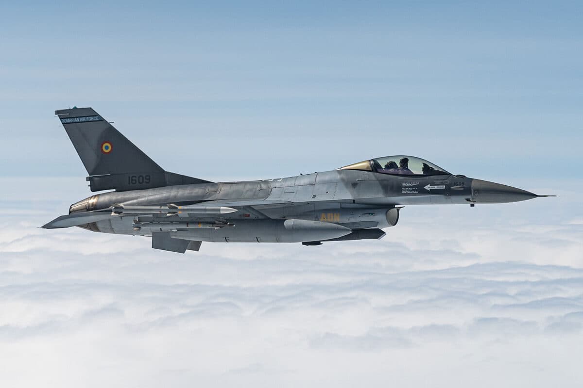 Caça F-16 romeno