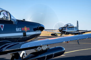 Dois turboélices T-6 Texan II da Força Aérea do Vietnã