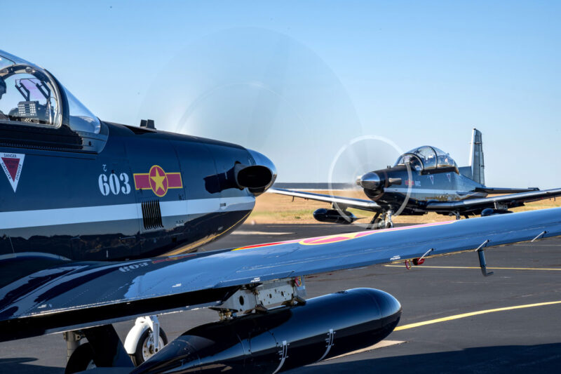 Dois turboélices T-6 Texan II da Força Aérea do Vietnã