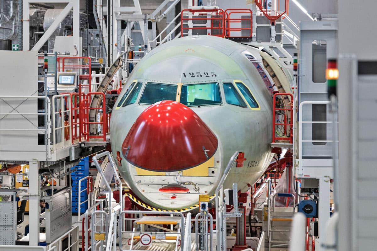 A321XLR da Qantas em montagem final na Airbus