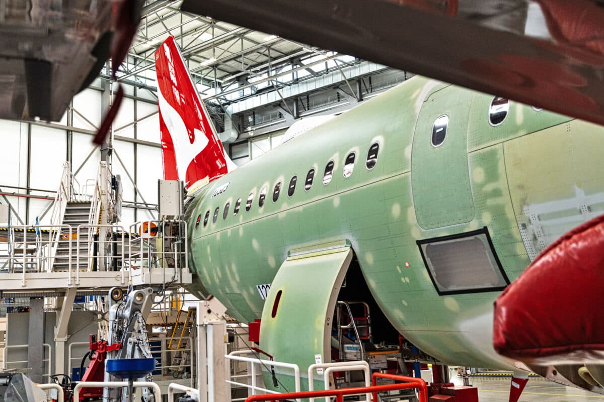 A321XLR da Qantas em montagem final na Airbus