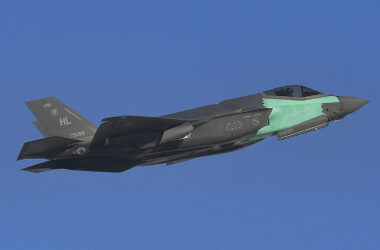 O caça F-35 "Franken-bird" decola pela primeira vez