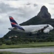 Airbus A319 da LATAM pousa em Fernando de Noronha para buscar passageiros da VoePass